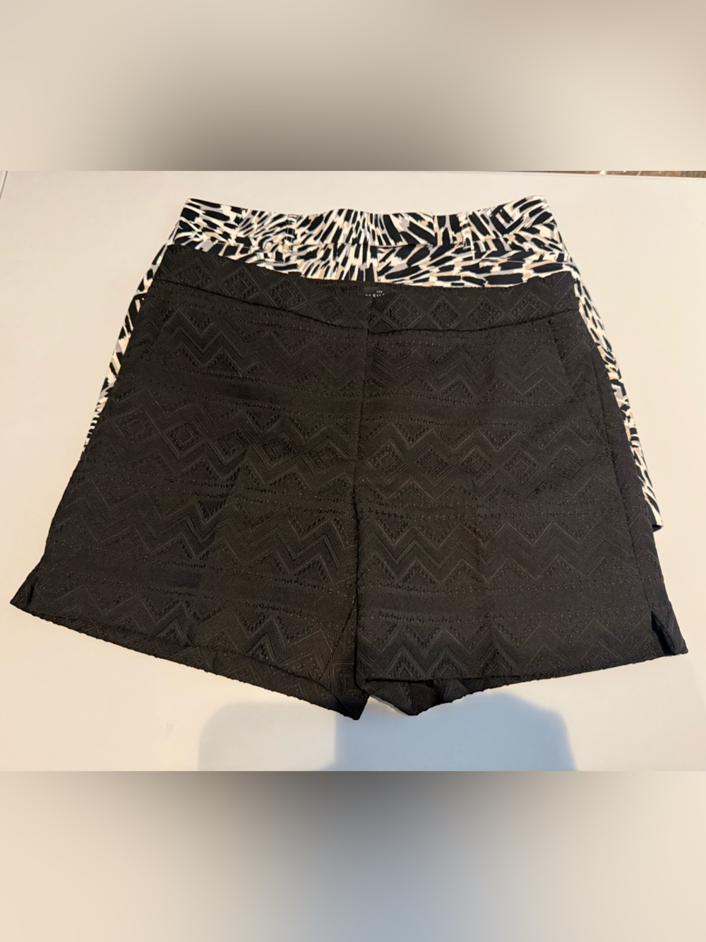 Bundle WHBM Women’s 5” Shorts black geometric texture and tan starburst/safri